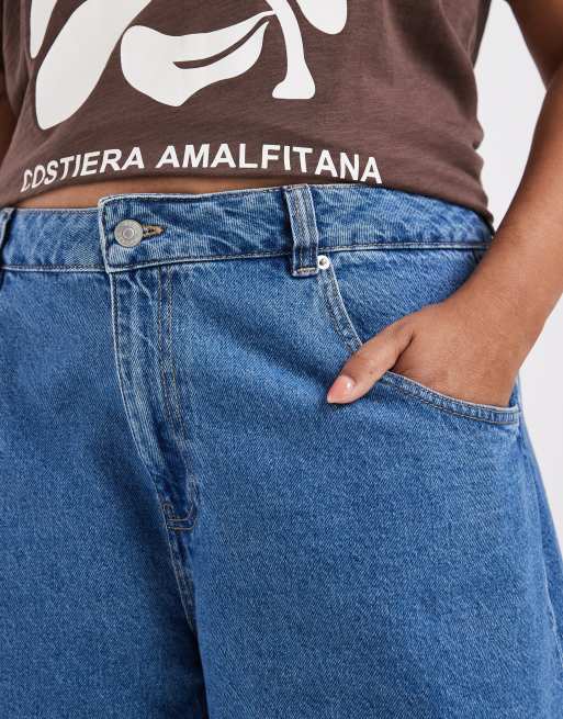 ASOS DESIGN Curve - Pantalones cortos azul medio de corte alargado estilo bermudas, 5 de 5