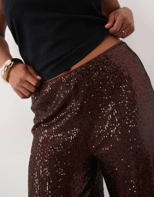 ASOS DESIGN Curve pantalones de pernera ancha de lentejuelas en chocolate, 2 de 5