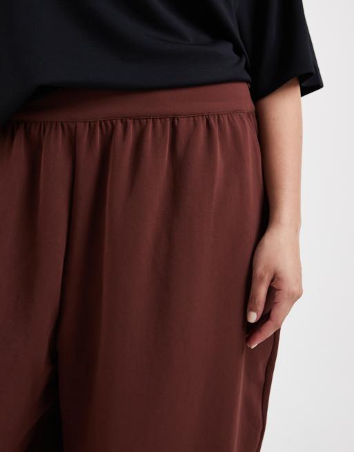 ASOS DESIGN Curve - Pantalones de sastre marrones de corte globo con bajos ajustados (parte de un conjunto), 3 de 5