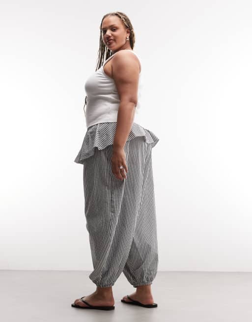 ASOS DESIGN Curve - Pantaloni a palloncino con gonna sovrapposta a quadri bianchi e neri, 3 di 5