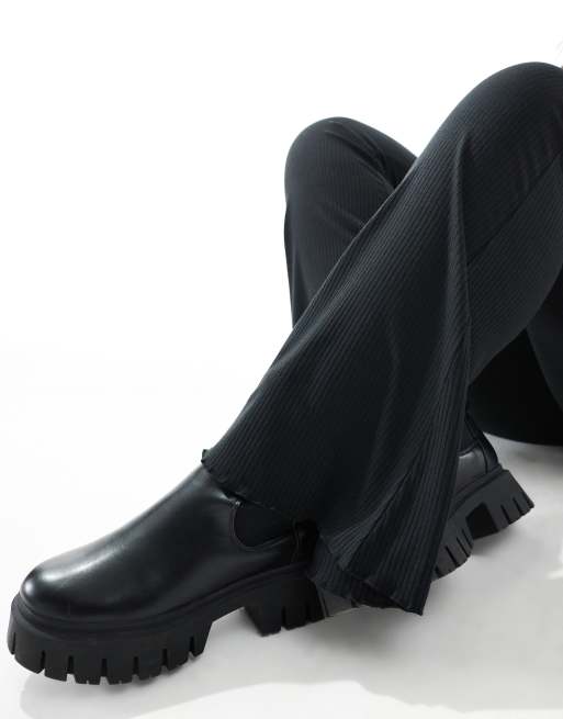 ASOS DESIGN Curve - Pantaloni a zampa con bordo smerlato a coste neri, 2 di 5