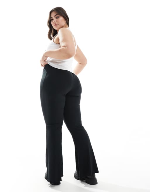 ASOS DESIGN Curve - Pantaloni a zampa con bordo smerlato a coste neri, 5 di 5