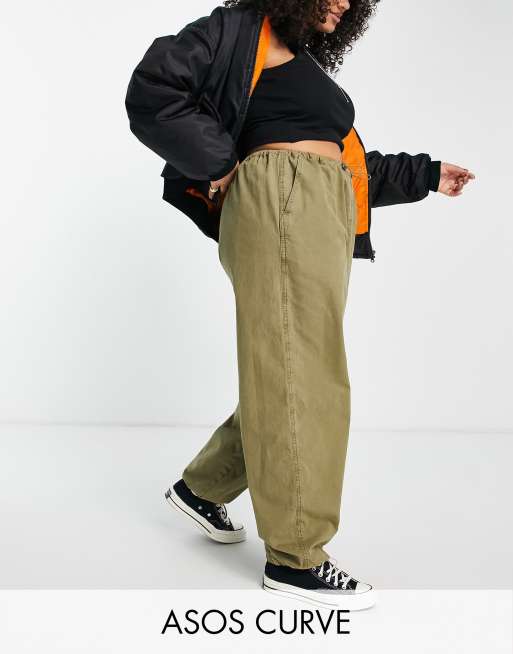 ASOS DESIGN Curve - Pantaloni cargo anni '90 color kaki slavato con fermacorda
