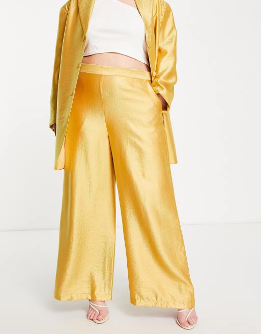ASOS DESIGN Curve Pantaloni da abito da cerimonia con fondo ampio in raso colore oro