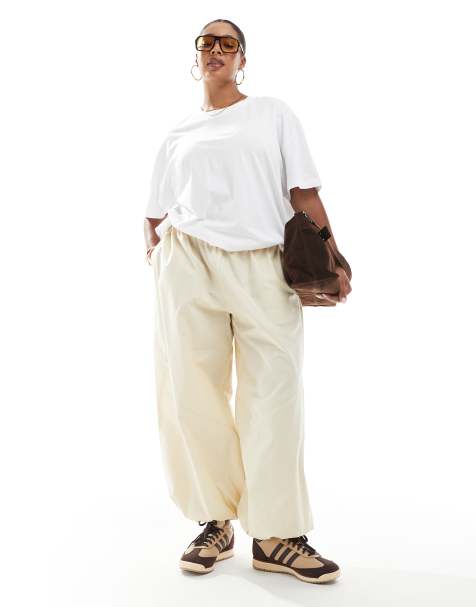 ASOS DESIGN Curve - Pantaloni in popeline lavato color latticello con pannelli multitasche - view 1