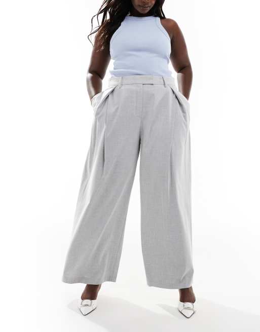 ASOS DESIGN Curve - Pantaloni sartoriali a fondo ampio grigi con dettaglio incrociato a pieghe