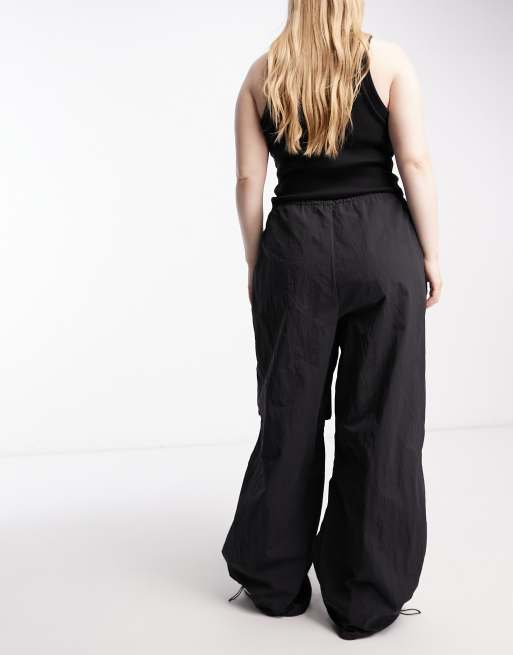 ASOS DESIGN Curve parachute cargo pants in black, 2 of 4