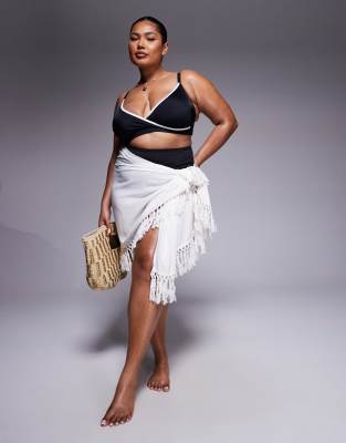 ASOS DESIGN Curve - Paréo de plage à franges - Blanc 2XL