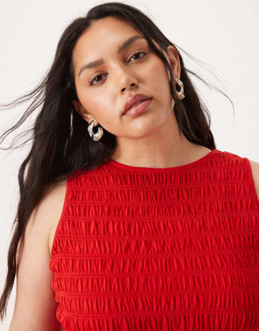 ASOS DESIGN Curve - Parte de un conjunto - Top rojo fruncido sin mangas con sobrefalda, 3 de 4