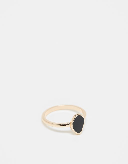 ASOS DESIGN Curve – Pierścionek w złotym kolorze z detalem z czarną emalią