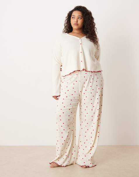 ASOS DESIGN Curve - Pigiama con stampa a cuori composto da cardigan con bottoni e pantaloni - view 1