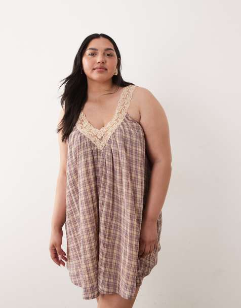ASOS DESIGN Curve - Pink ternet mini-solkjole i poplin med V-hals og smock samt blondeoverlag - view 1