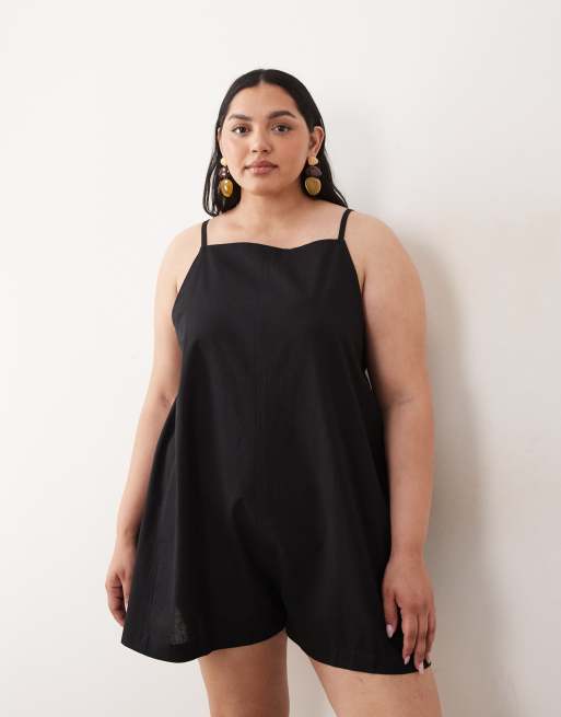 ASOS DESIGN Curve – Playsuit im Schürzen-Design aus Baumwollleinen in Schwarz, 3 von 4