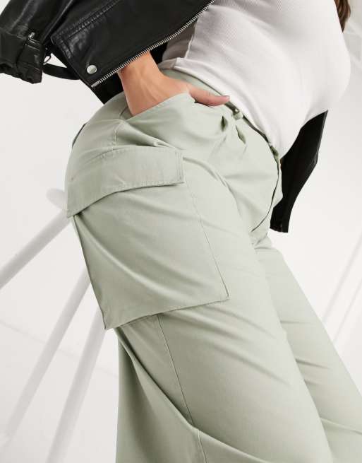 ASOS DESIGN Curve pleat-front chino with cargo pockets in sage, 3 of 4