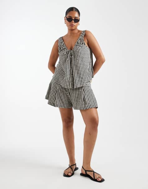 ASOS DESIGN Curve pleat front co-ord shorts in gingham - view 1