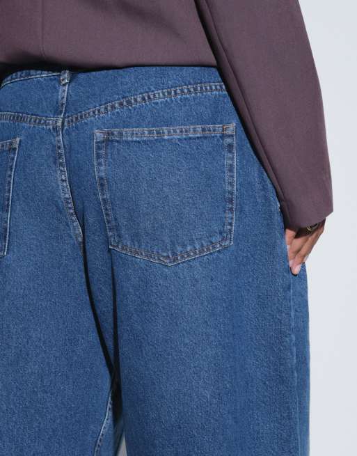 ASOS DESIGN Curve pleat front horseshoe jeans in mid authentic blue, 4 of 5