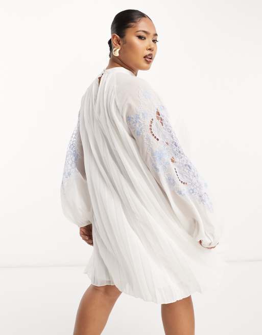 ASOS DESIGN Curve pleated babydoll mini dress with oversized cutwork sleeve in white , 3 of 4