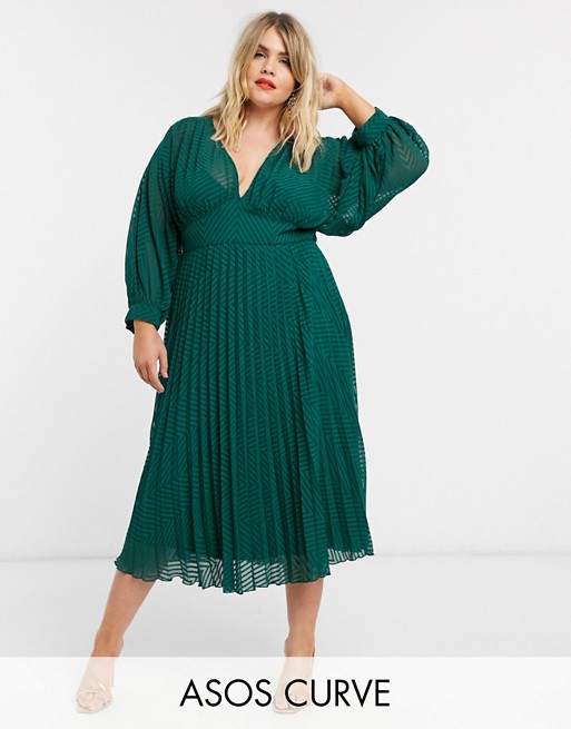 ASOS DESIGN Curve pleated batwing midi dress in chevron dobby in forest green
