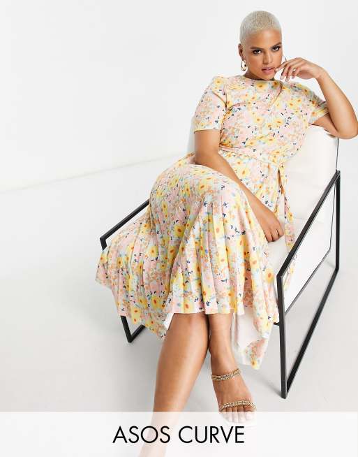 ASOS DESIGN Curve – Plisowana sukienka midi z krótkimi rękawami w pastelowy drobny wzór 