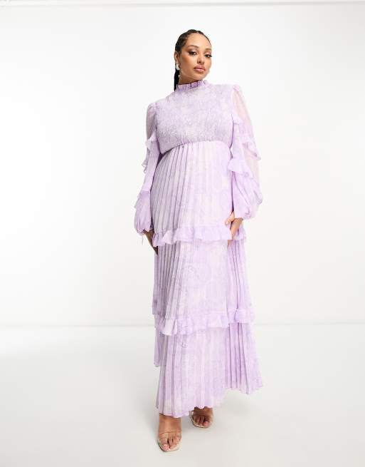 ASOS DESIGN Curve – Plisowana wykończona falbanką sukienka maxi z zabudowanym dekoltem we wzór paisley
