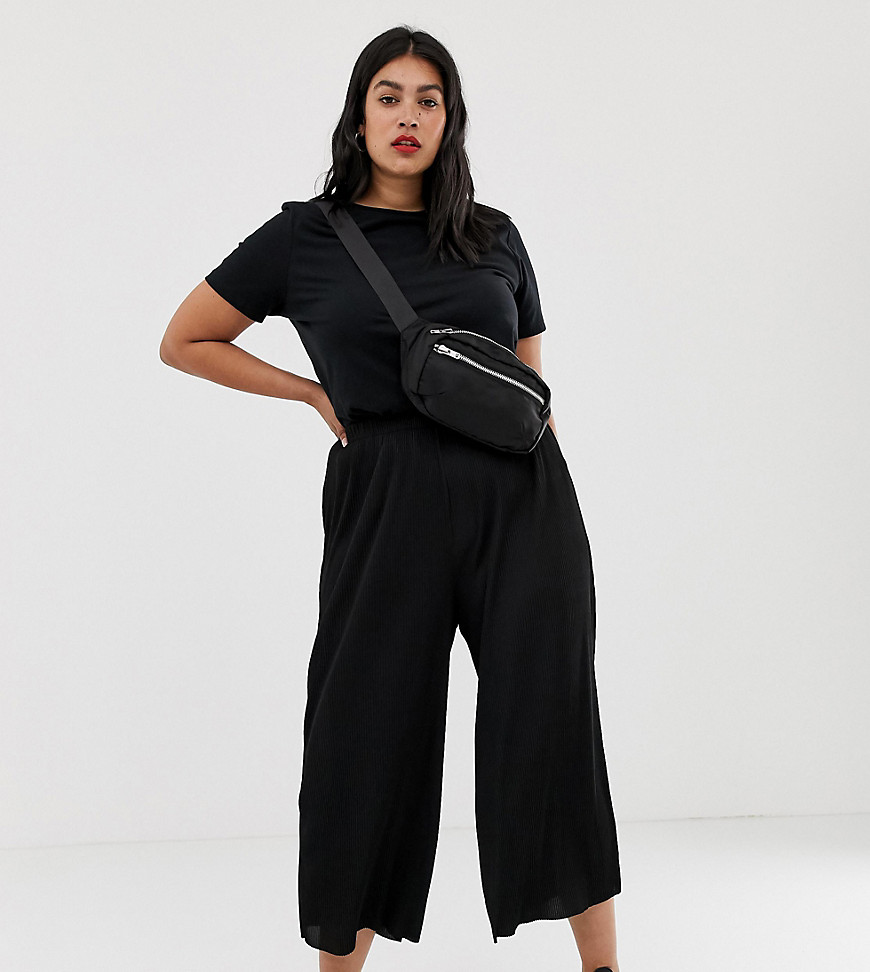 Plus-size culottes by ASOS DESIGN Put the jeans away for a day High rise Stretch waistband Wide-cut leg Fitted at the top, flowing at the bottom