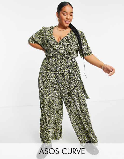 ASOS DESIGN Curve - Plissé jumpsuit met overslag en ruches in donkere bloemenprint 