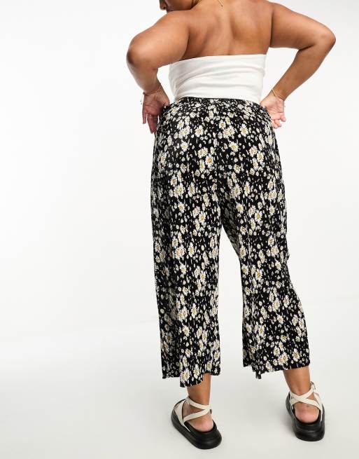 ASOS DESIGN Curve plisse wide leg culotte pants in dark based floral print, 3 of 4