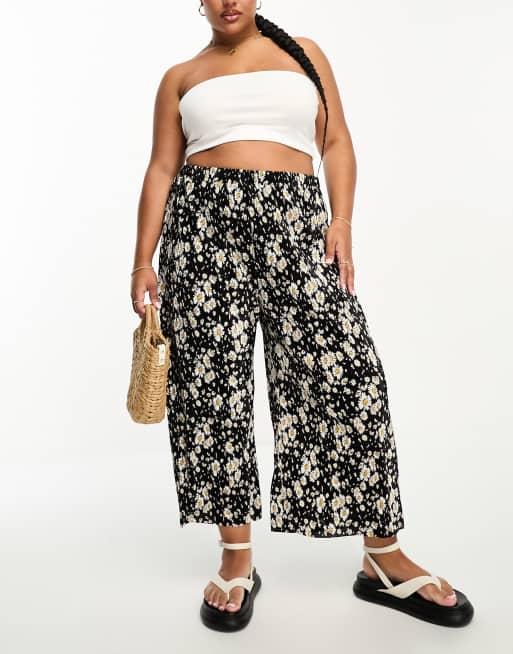 ASOS DESIGN Curve plisse wide leg culotte pants in dark based floral print, 4 of 4