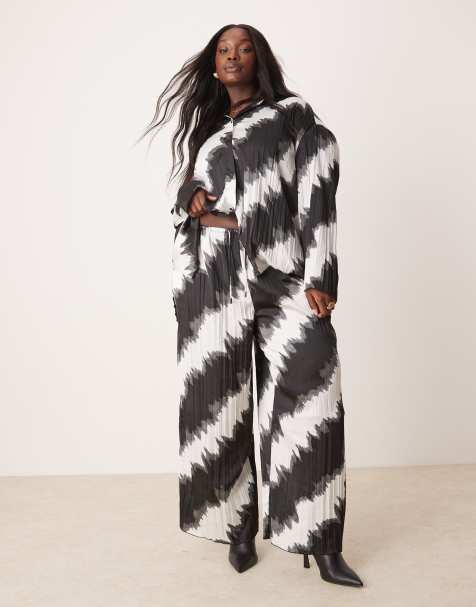 ASOS DESIGN Curve plisse wide leg trouser co-ord in mono print - view 1