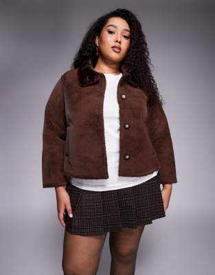 ASOS DESIGN Curve - Plissierter, angerauter Mini-Skort in Schokobraun mit Karomuster-Bunt
