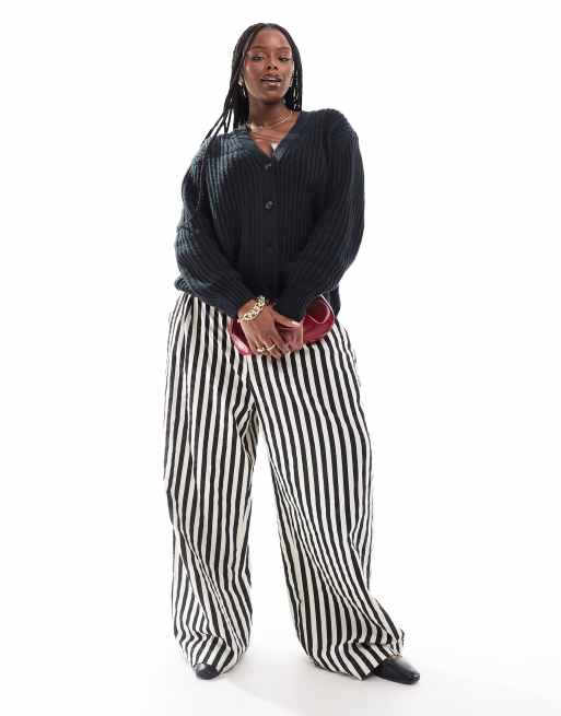 ASOS DESIGN Curve - Pluizig geribbeld vest met V-hals in zwart, 4 van 4