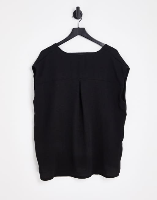 ASOS DESIGN Curve pocket tee with longline back in black, 3 of 4