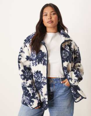 ASOS DESIGN Curve - Polaire zippée en imitation peau de mouton à fleurs - Bleu marine et crème