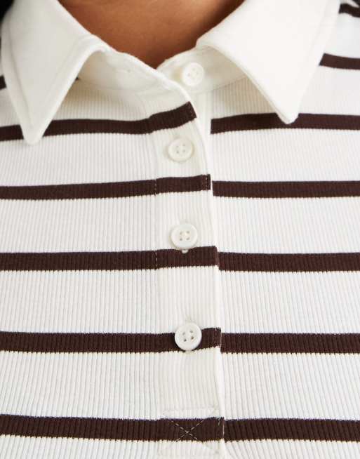 ASOS DESIGN Curve - Polo amarillo a rayas color chocolate con diseño encogido de canalé, 2 de 4