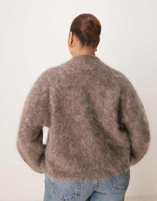 ASOS DESIGN Curve - Premium - Mokkabrun trøje med V-hals og brede ærmer i mohair, 3 af 4