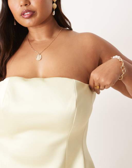 ASOS DESIGN Curve - Premium - Satijnen bandeautop met structuur en peplumzoom in lichtgeel, 3 van 4