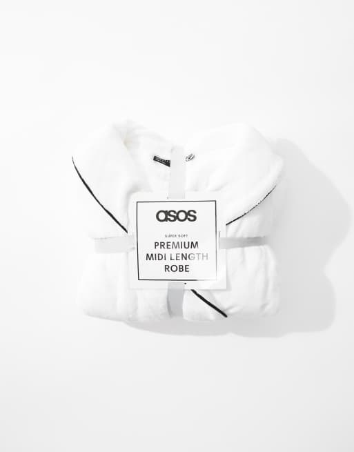 ASOS DESIGN Curve – Premium – Vit halvlång morgonrock i supermjuk fleece, 5 av 5