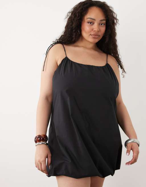 ASOS DESIGN Curve - Prendisole corto a palloncino in popeline nero con spalline annodate, 3 di 4