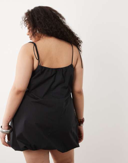 ASOS DESIGN Curve - Prendisole corto a palloncino in popeline nero con spalline annodate, 4 di 4