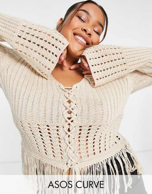 ASOS DESIGN Curve - Pull en maille pointelle avec lacets devant et ourlet effiloché - Crème