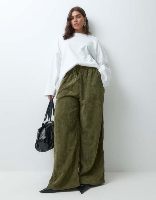 ASOS DESIGN Curve pull on-byxor med vida ben i mörk khaki, 4 av 5