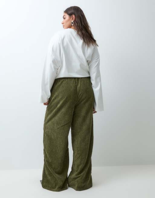 ASOS DESIGN Curve pull on-byxor med vida ben i mörk khaki, 5 av 5