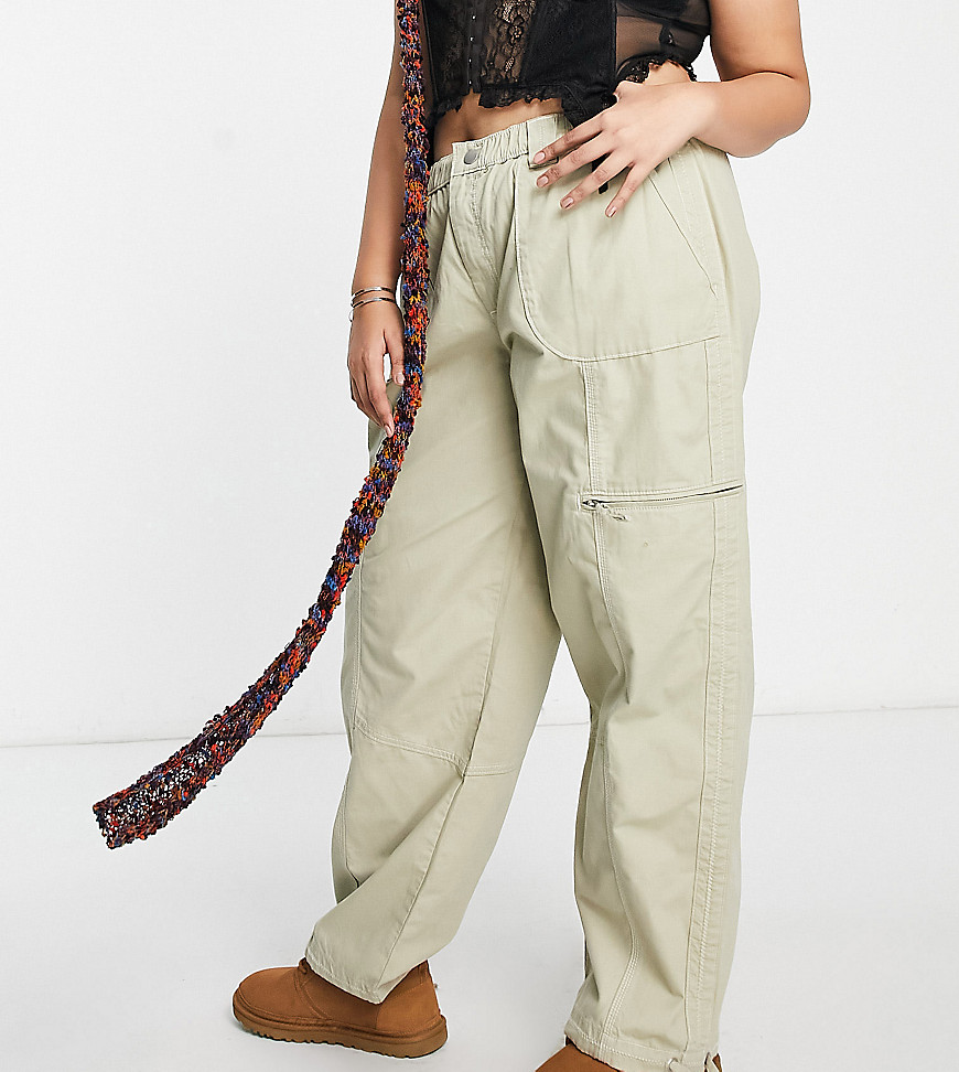 ASOS DESIGN Curve pull on cargo trouser with pocket details in khaki-Green