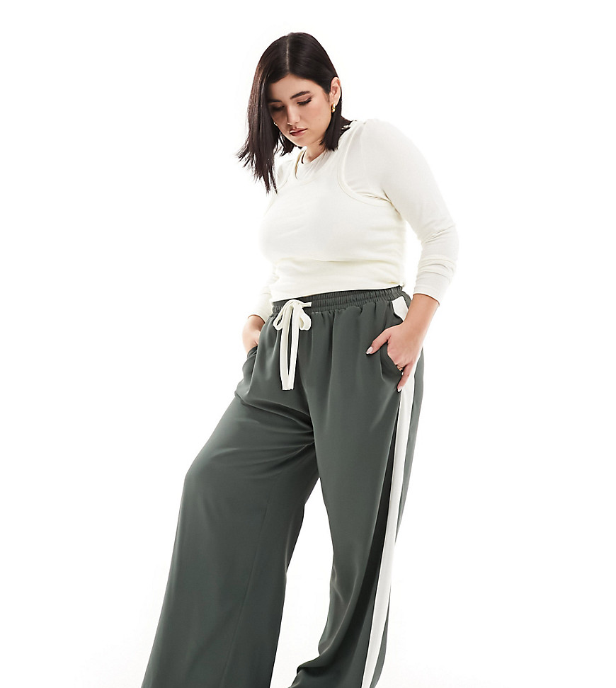 Curve pull on pants with contrast panel in green