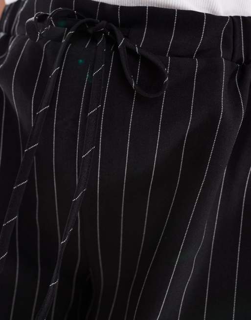 ASOS DESIGN Curve pull on short in black stripe, 3 of 5