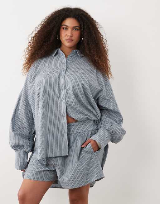 ASOS DESIGN Curve pull on shorts in blue stripes, 2 of 5