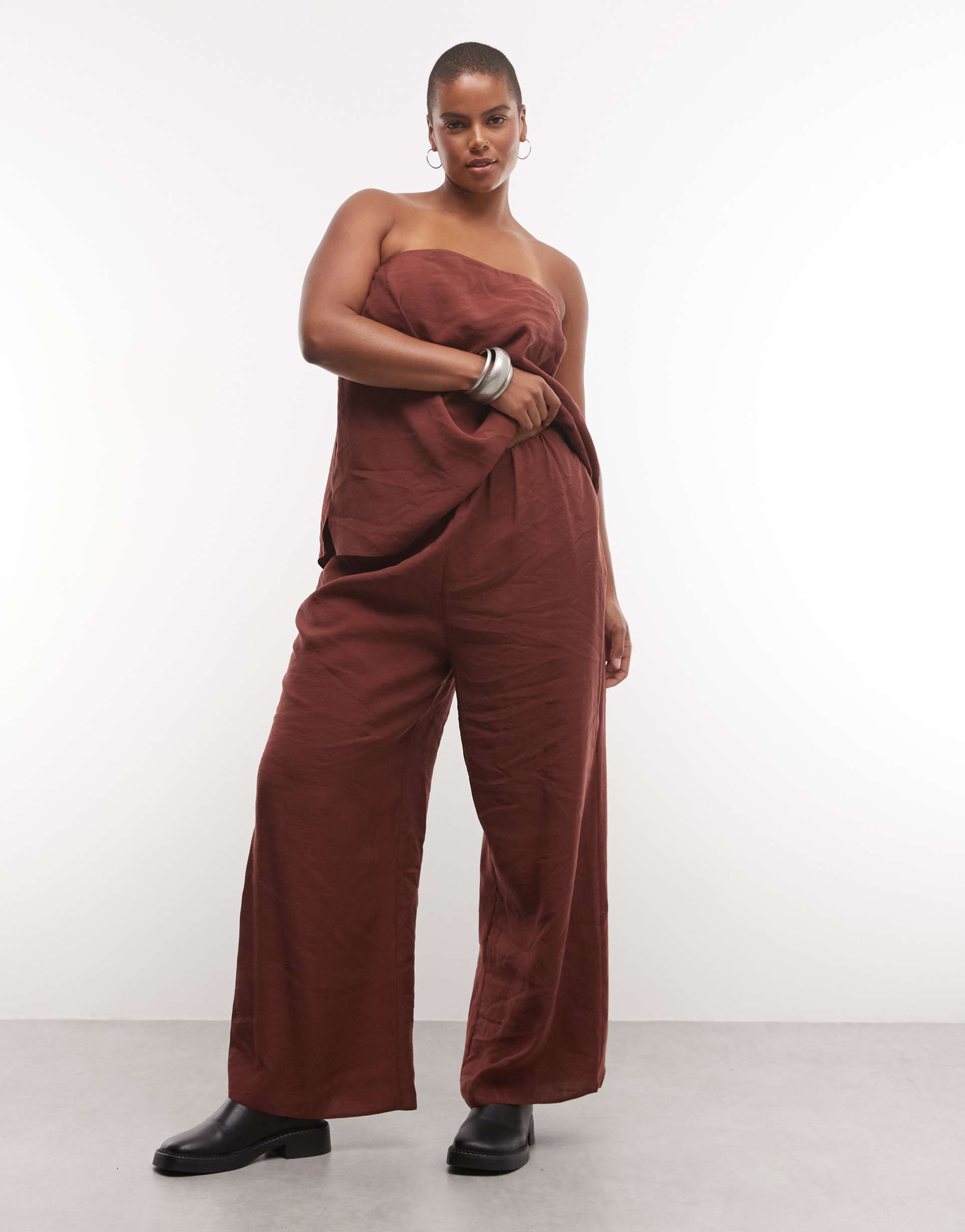 ASOS DESIGN Curve pull on wide leg trousers with split in chocolate