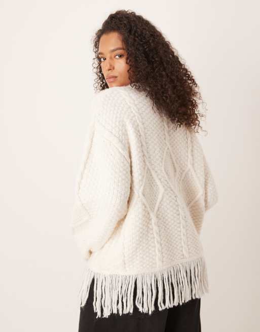 ASOS DESIGN Curve - Pull ras de cou en maille torsadée à franges - Crème, 4 de 4