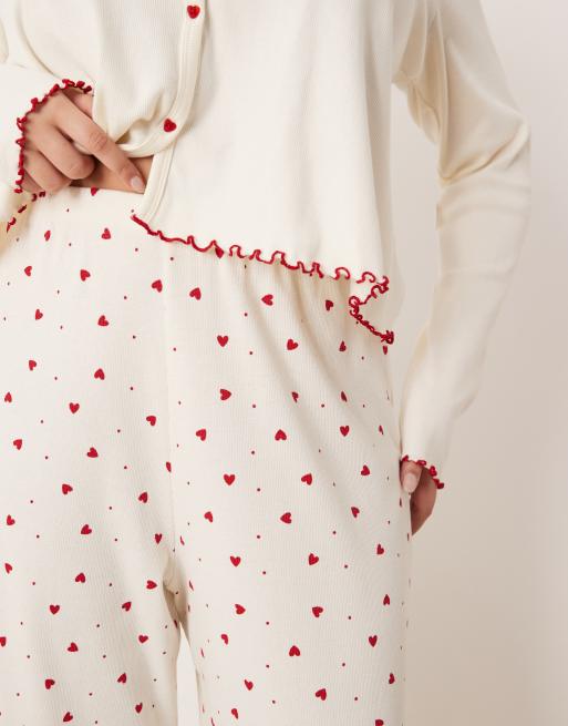 ASOS DESIGN Curve – Pyjama aus geknöpfter Strickjacke und Hose mit Herzmuster, 4 von 4