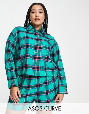 ASOS DESIGN Curve - Pyjama aus Gewebe in Grün kariert, bestehend aus Hemd und Shorts